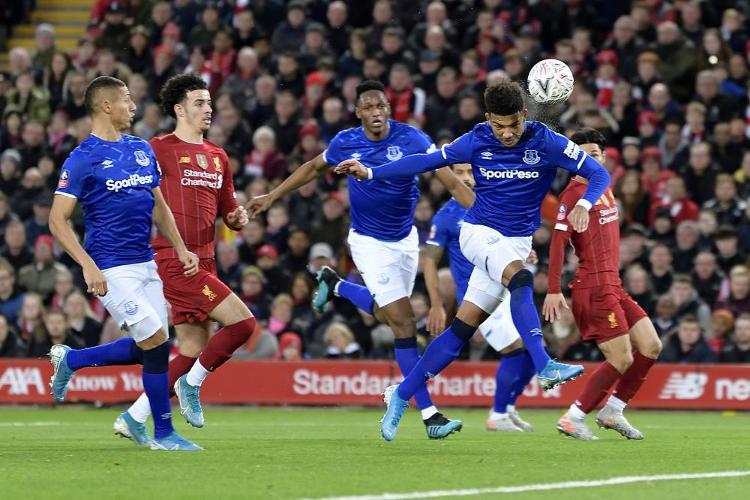 德扑位置：小盲位（SB）的极窄防守范围。（德扑位置剖析：小盲位（SB）的超窄防守区间）